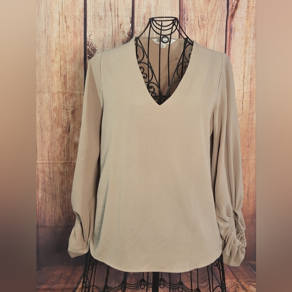 Davis&Dani tan blouse| Size Medium Ladies